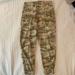 Gap, women’s 6, camo pant, not cropped